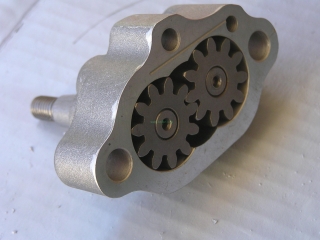 626572 /3069    čerpadlo mazacie motora